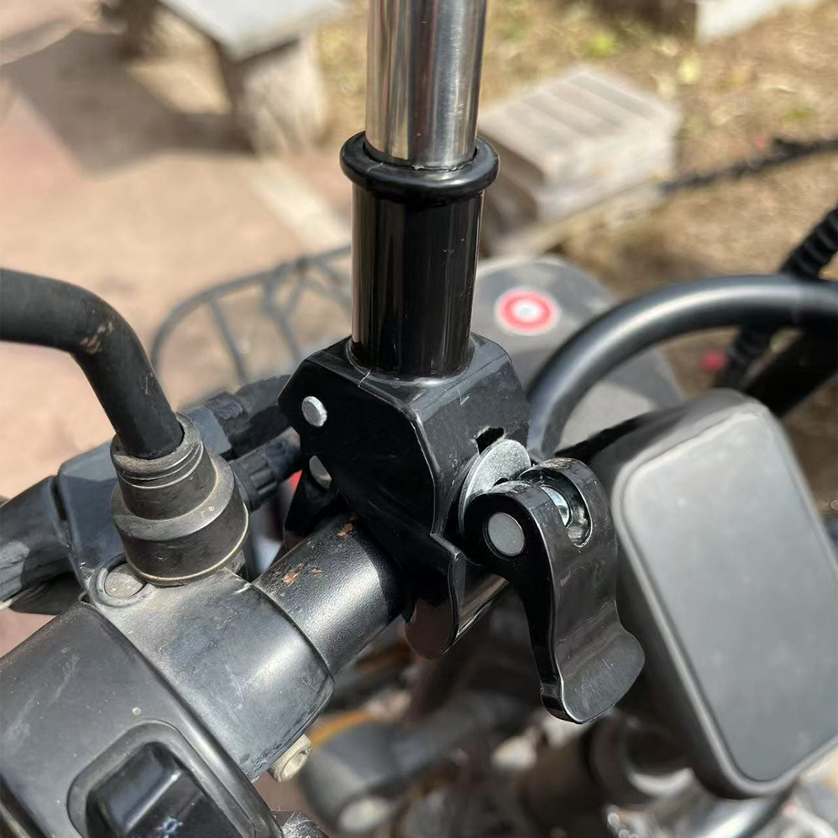 LLAMA TRIKE Extendable Flagpole with Alligator Clip